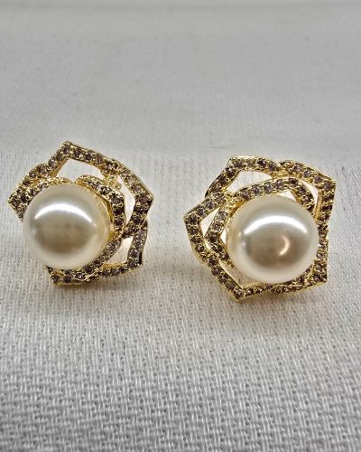 Brinco Flor com Pérola e Zircônias no Banho de Ouro 18