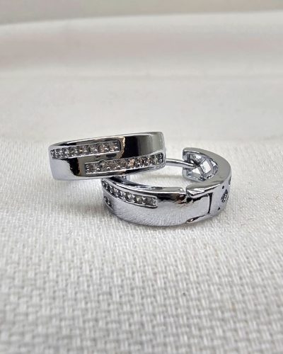 Brinco Argola Cravejada com Zircônias no Ródio - 1,5 cm