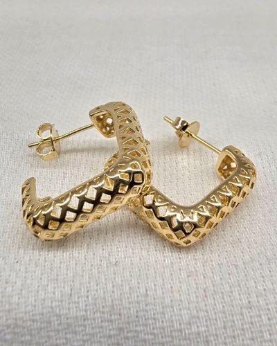 Brinco argola quadrada vazada banho ouro 18k - 1,7cm