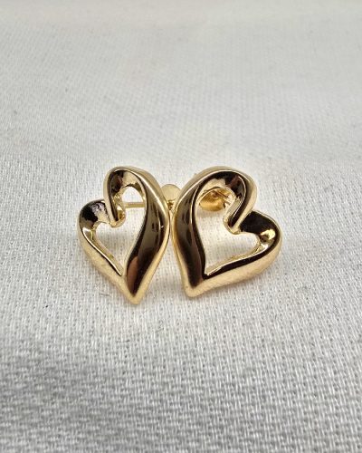 Brinco coração vazado banho ouro 18k - 1,2cm